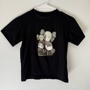 Uniqlo KAWS UT Kids Graphic Tee Black XX Cartoon Art Shirt Cotton Size 7-8